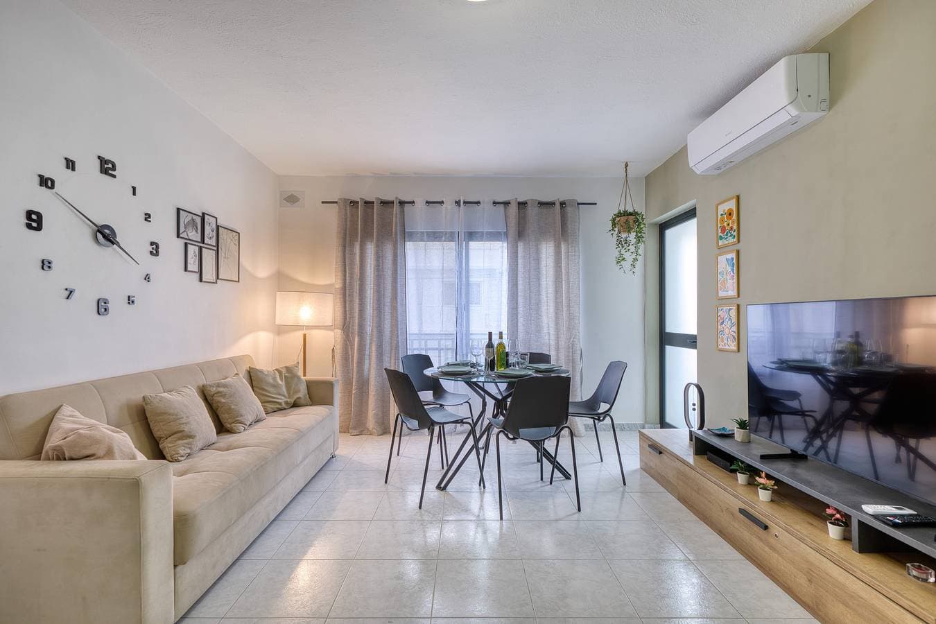 Foto 3 von 23: Ferienwohnung für 5 Personen mit Balkon