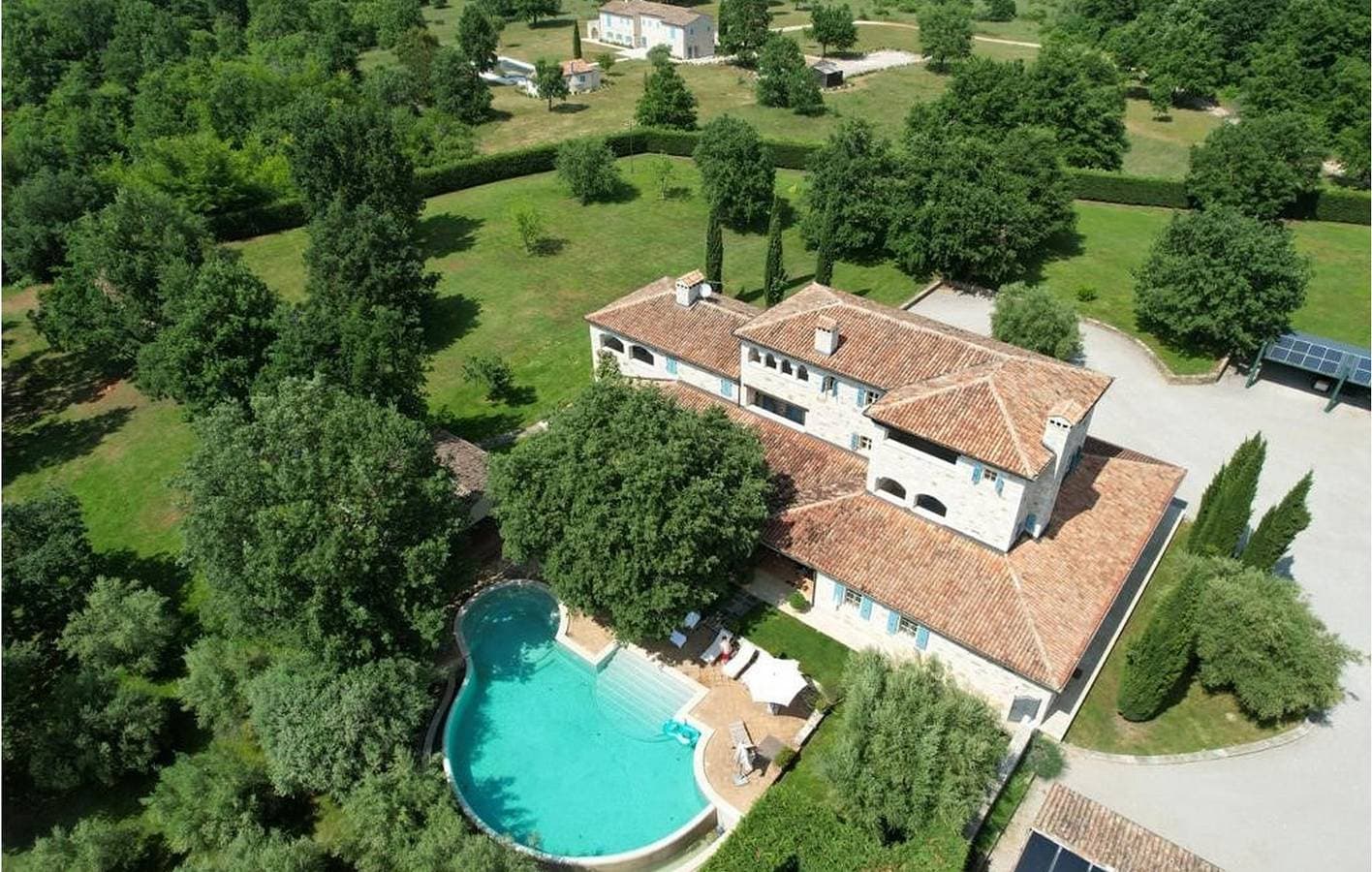 Foto 13 von 33: „Geräumige, ca. 93 m² große Wohnung mit beheiztem Pool in der Nähe des Stadtzentrums von Kadumi“