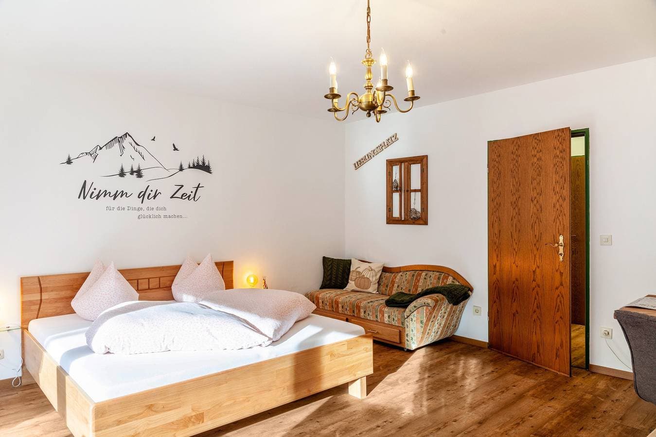 Foto 5 von 22: Studio-Apartment 'Aschaubichl – Wohnung Bergaurikel' mit Bergblick, Balkon & WLAN