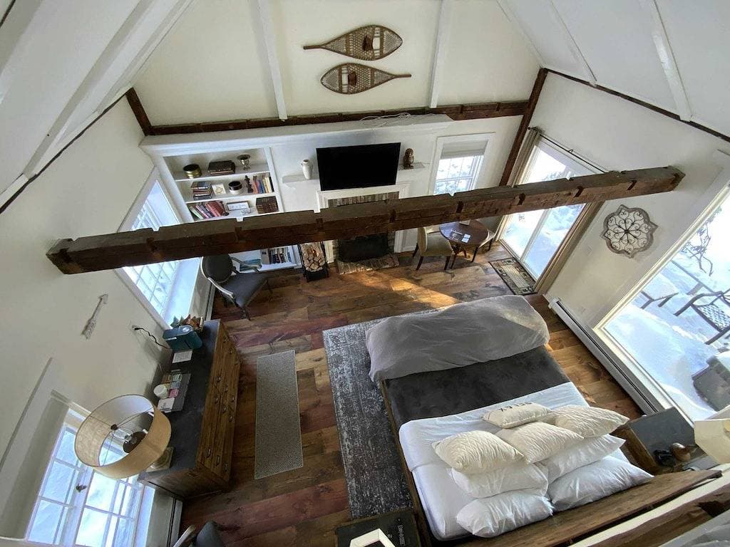 Foto 9 von 26: Luxus King Cottage, 2 Einzelbetten im Loft, Kamin, privater Eingang