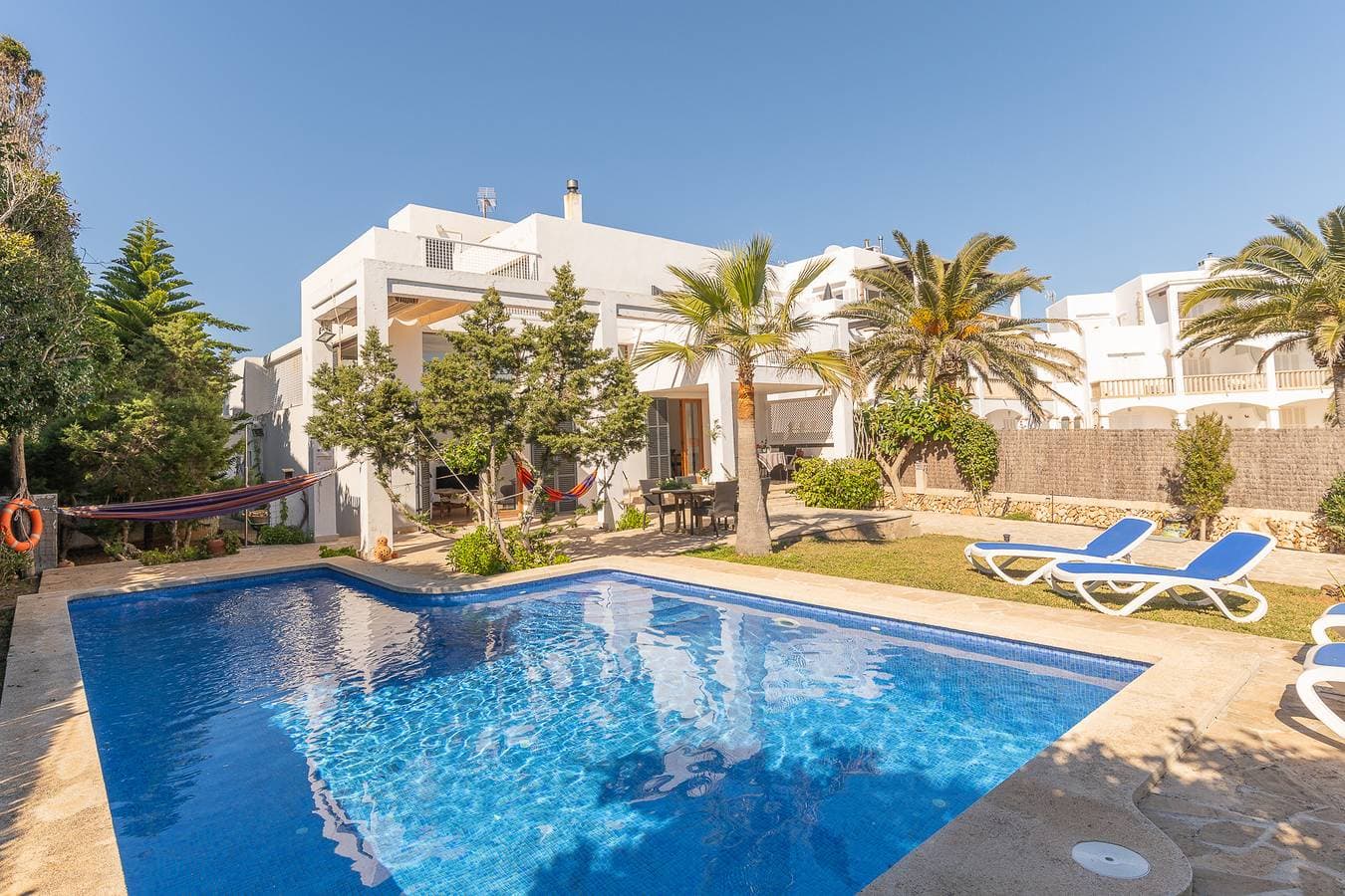 Foto 10 von 47: Villa für 6 Personen mit Pool