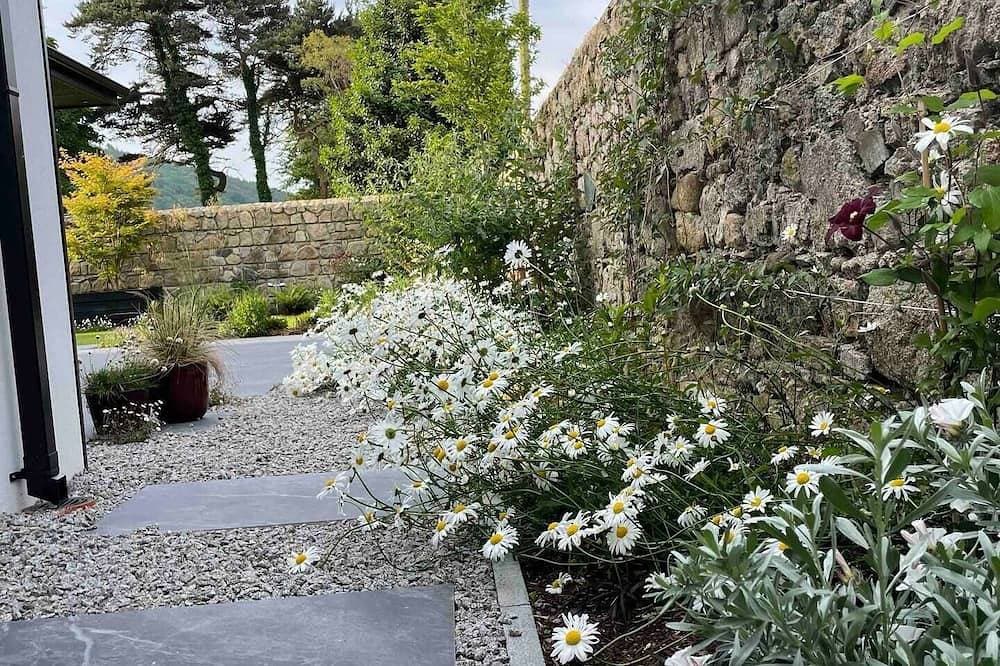 Foto 9 von 25: Luxus-Ferienhaus-Ensuite mit Dusche-Gartenblick