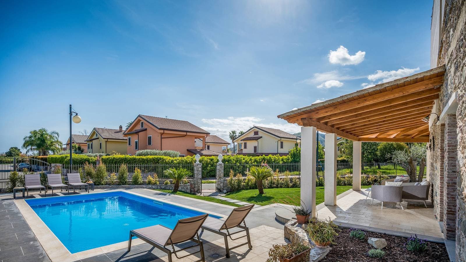 Foto 9 von 26: Villa für 6 Personen mit Balkon
