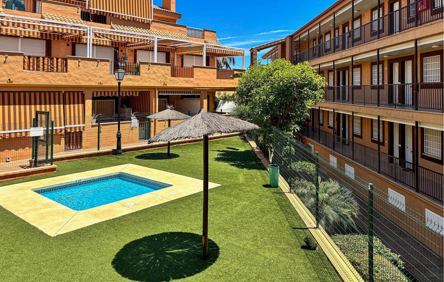 Foto 7 von 15: Gemütliche Ferienwohnung mit Pool, Terrasse und Strandzugang in der Nähe von La Duquesa