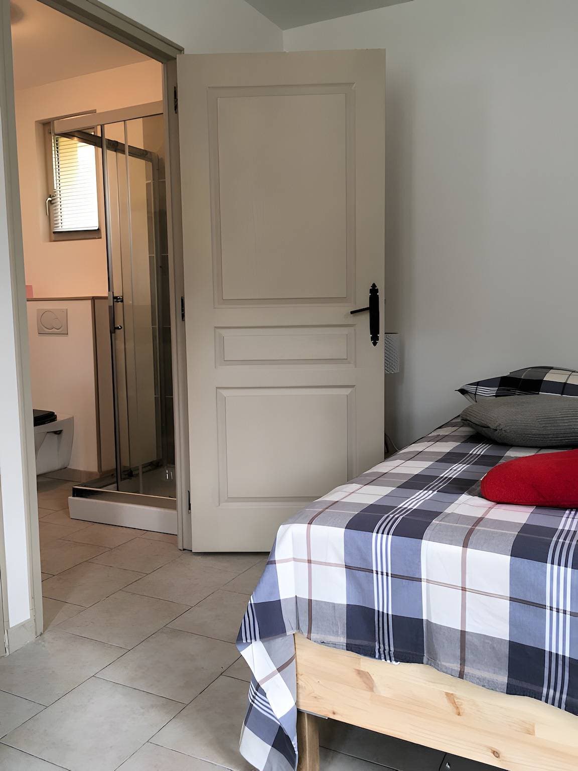 Foto 8 von 21: Ferienhaus 'L'orchidée Au Bord De L'eau' mit privater Terrasse, Garten und WLAN