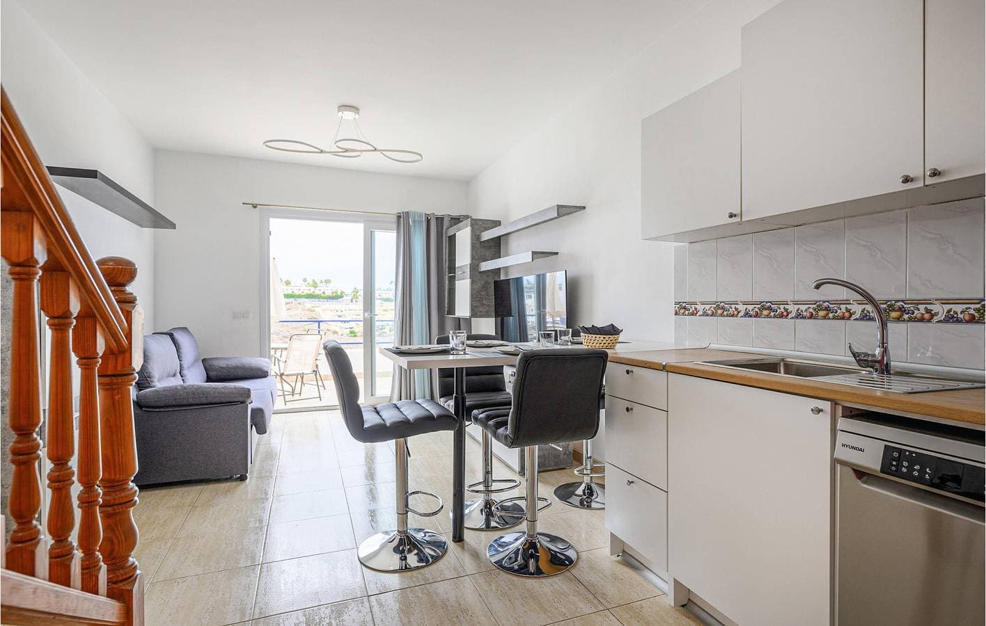 Foto 7 von 15: Apartment mit Meerblick, Pool und Terrasse