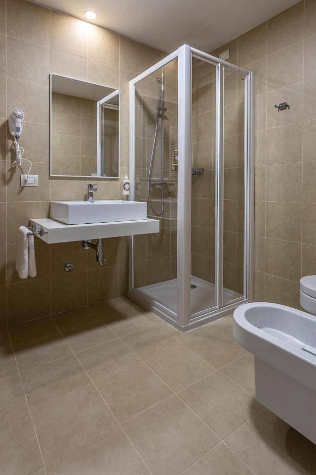 Foto 6 von 15: Double Room with Shared Bathroom