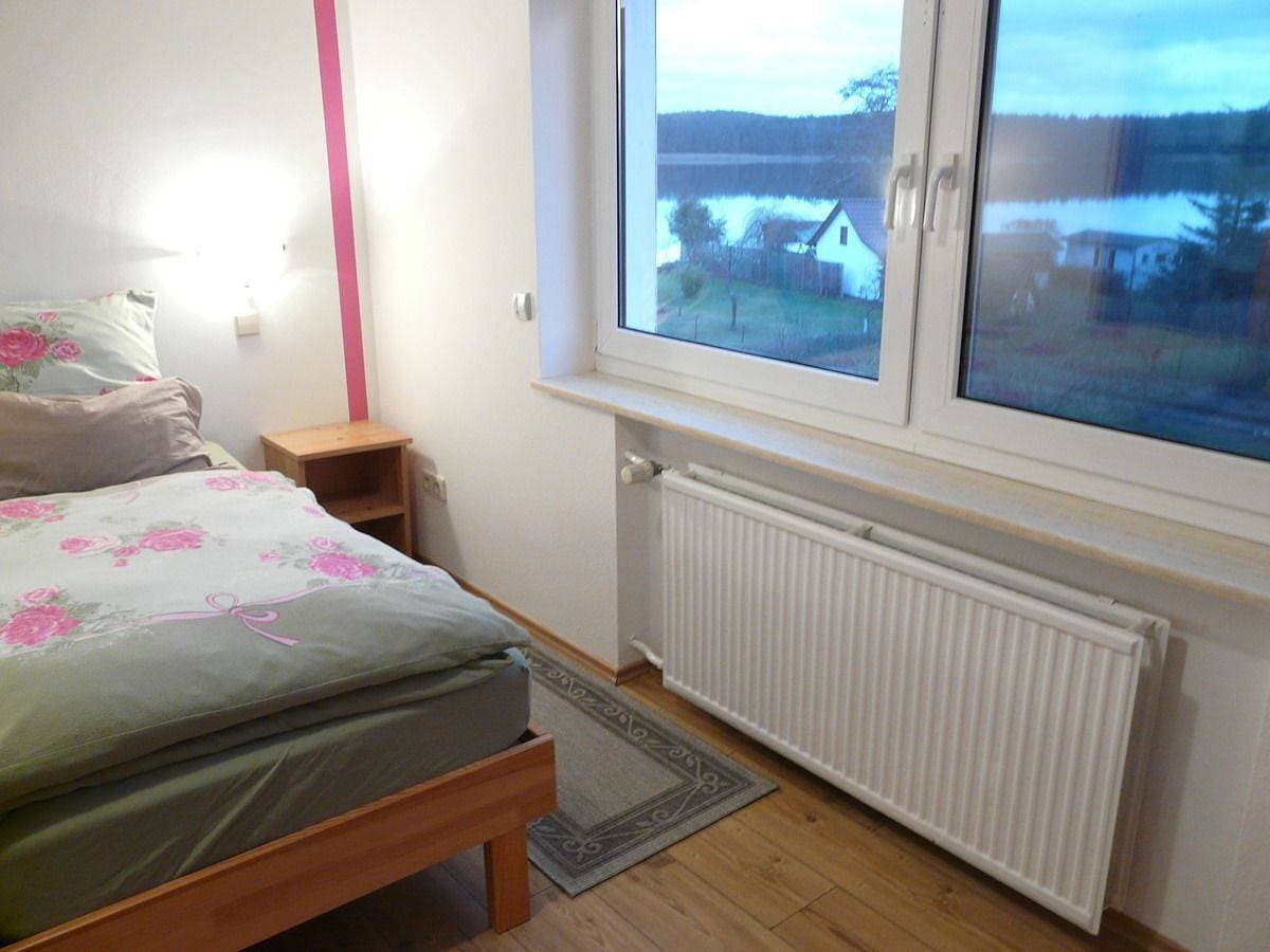 Foto 7 von 11: Ferienwohnung mit Seeblick in Lychen – Komfort auf eingezäuntem Grundstück