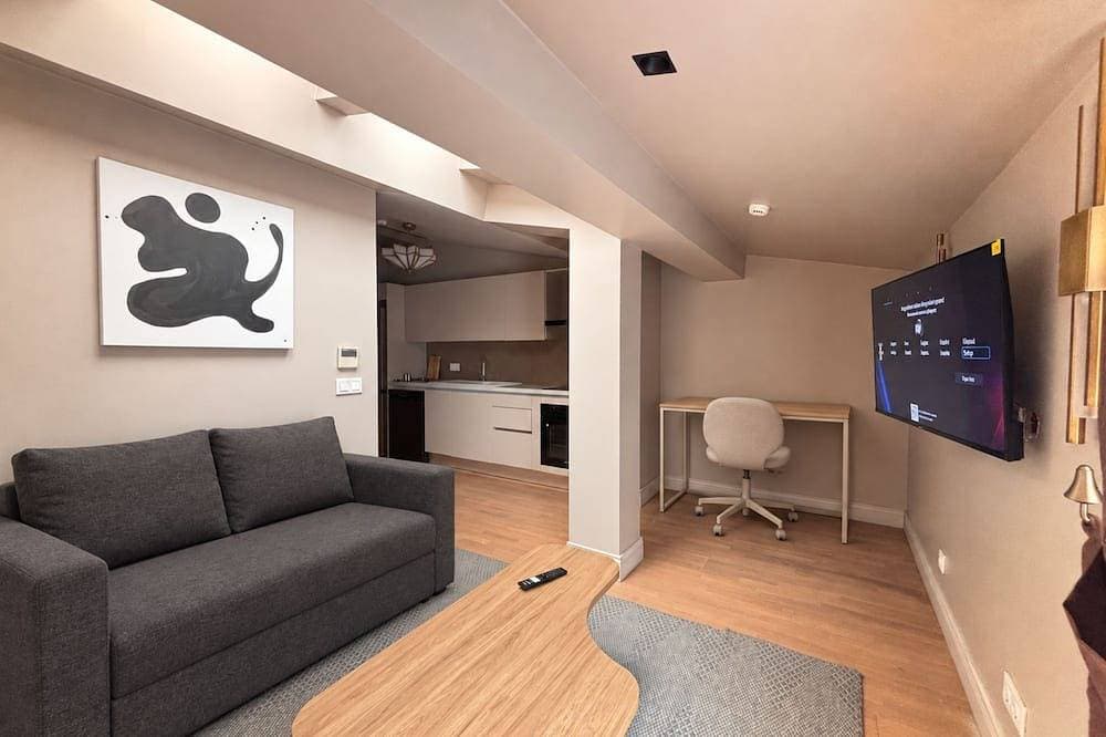 Top-floor terrace apartment near Galataport 1