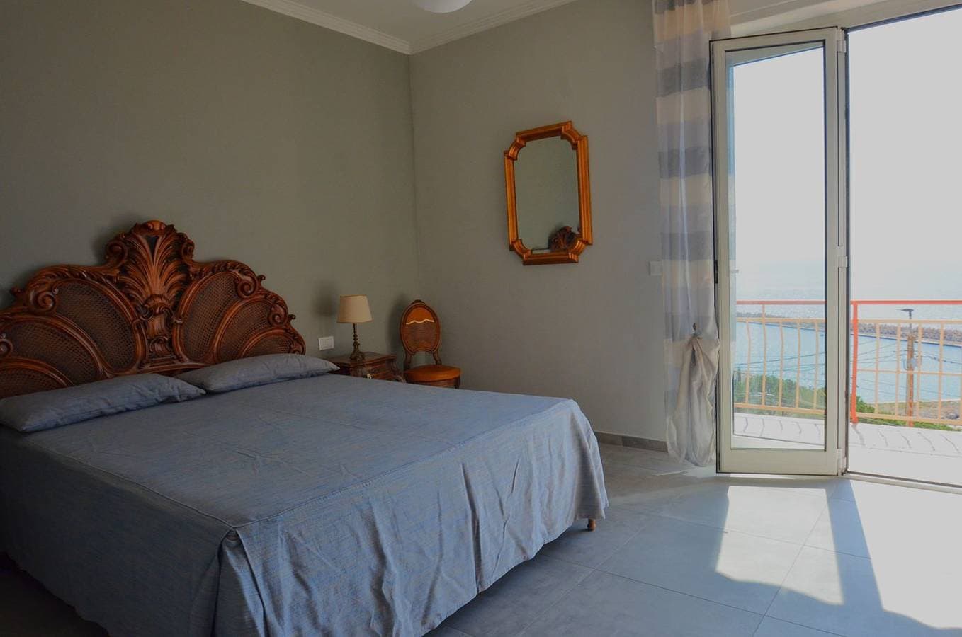 Foto 3 von 23: Neurenovierte Ferienwohnung direkt am Strand mit atemberaubendem Meerblick