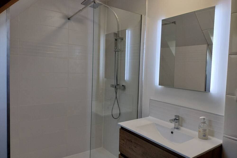 Foto 9 von 30: Cottage-Komfort-Ensuite mit Dusche-Gartenblick-Gîte Le Douaire
