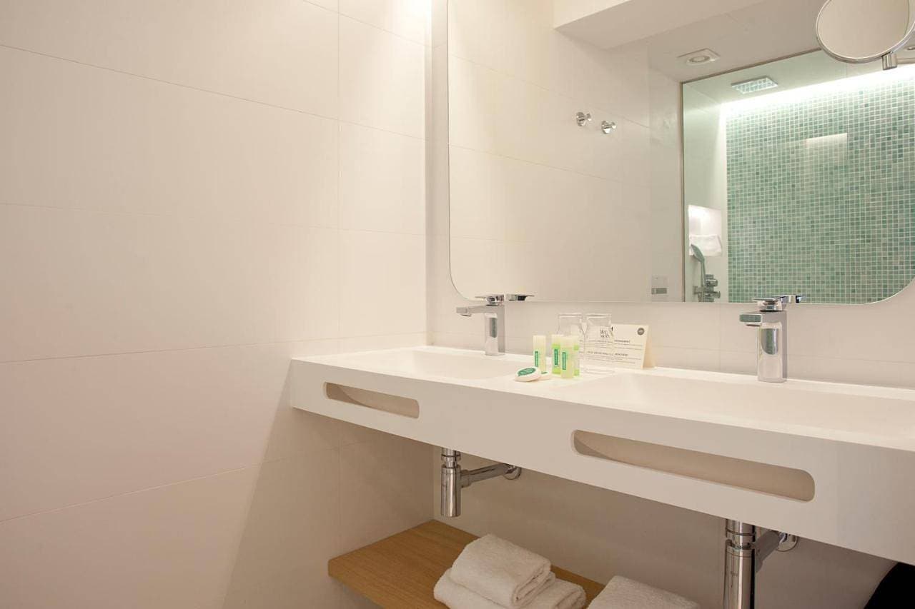 Foto 6 von 9: Double or Twin Room with Side Sea View