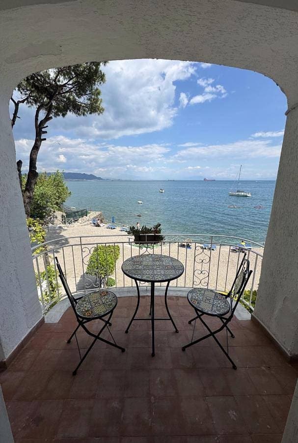 BEACH HOUSE AMALFI COAST 1