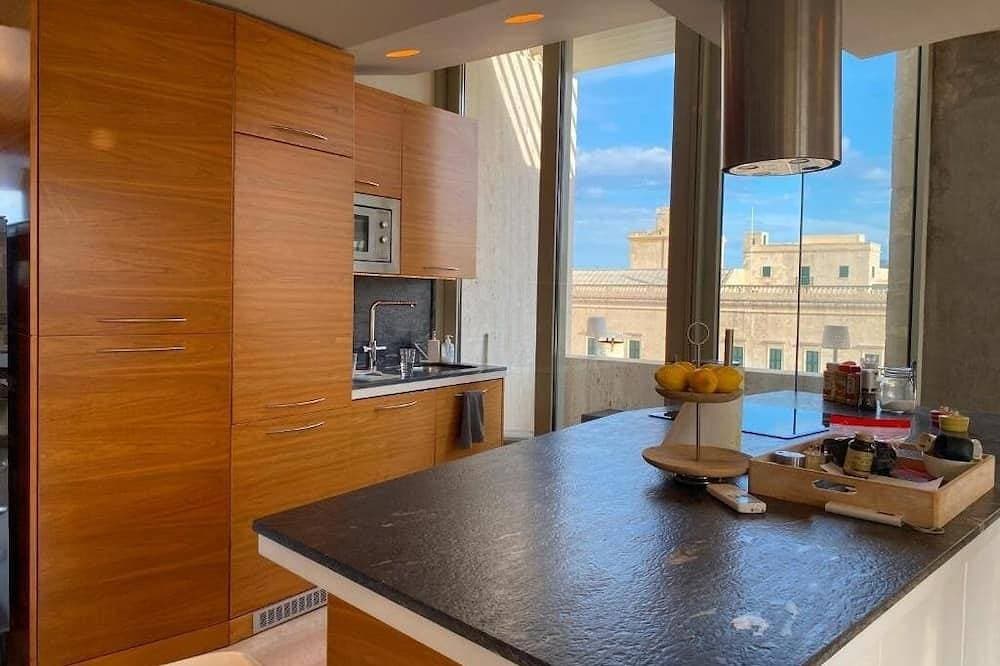 Foto 13 von 19: Exclusive Duplex Penthouse with Jacuzzi and Panoramic Views in Valletta