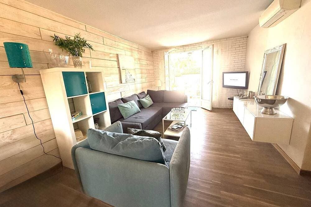 Foto 7 von 25: Apartment mit 2 Schlafzimmern, Swimmingpool und Tiefgarage