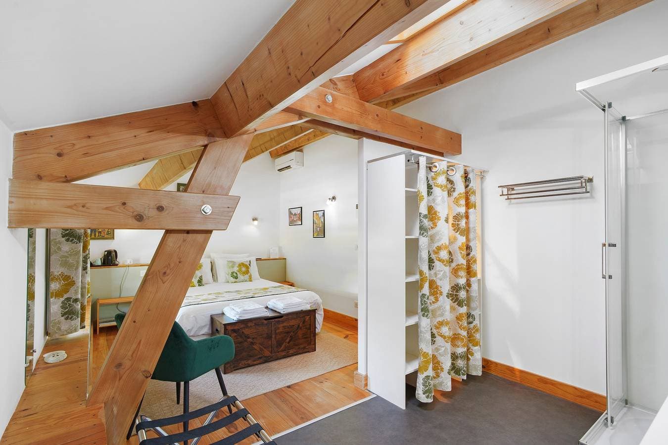 Foto 13 von 35: Gästezimmer „Le Séchoir de Saint Vincent - Enéa“ nahe Sarlat – Pool, WLAN, Klimaanlage