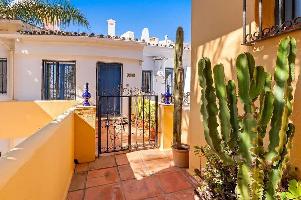 Casita in Marina Puerto Cabopino mit Gemeinschaftspool in erster Reihe, WLAN, Klimaanlage 1