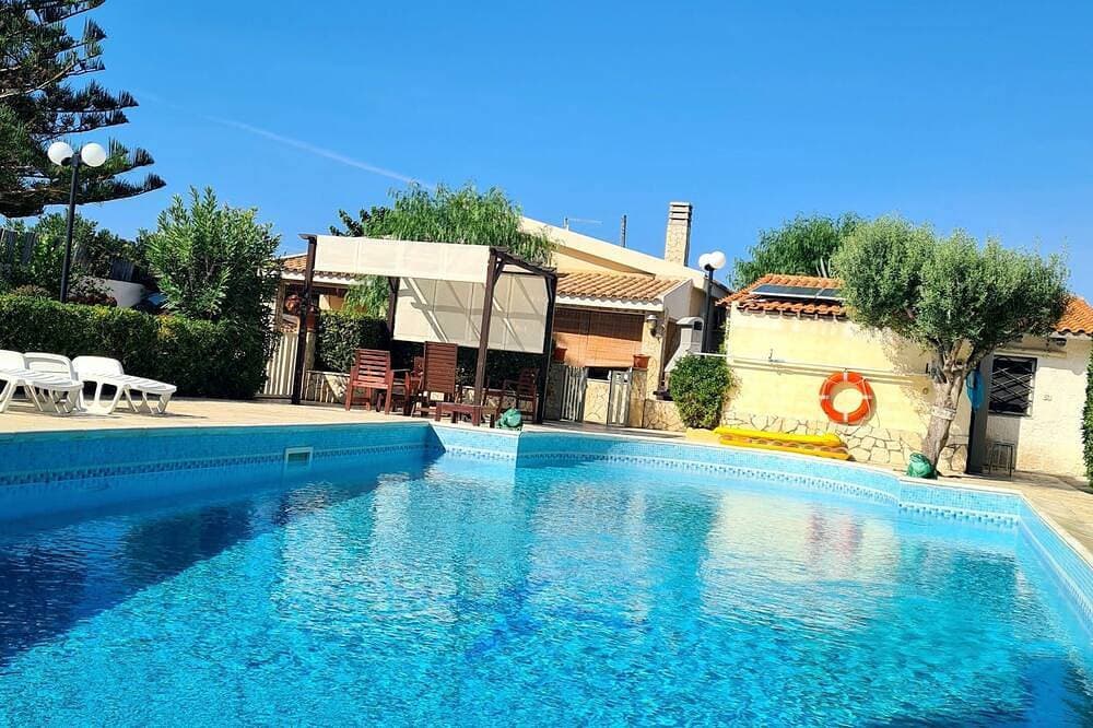 Villa mit Pool direkt am Meer, für diejenigen, die Ruhe und Privatsphäre lieben 1