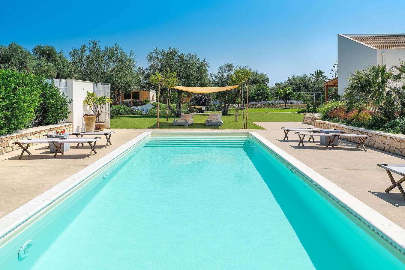 Foto 8 von 57: Villa für 12 Personen mit Garten