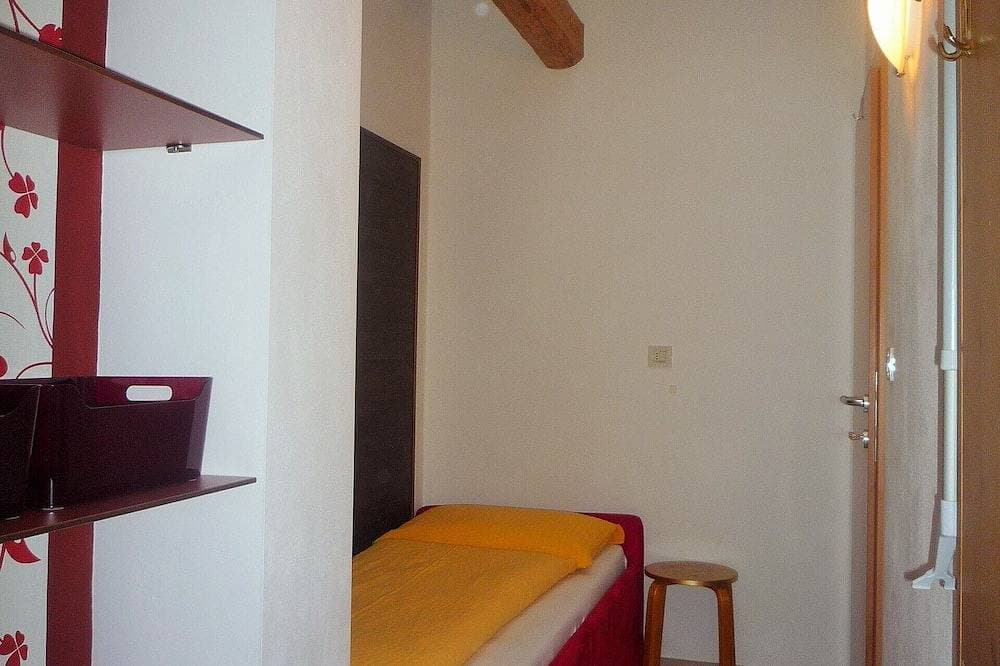 Foto 5 von 27: Ferienwohnung mit großem Panoramabalkon und biologischem Naturbadeteich