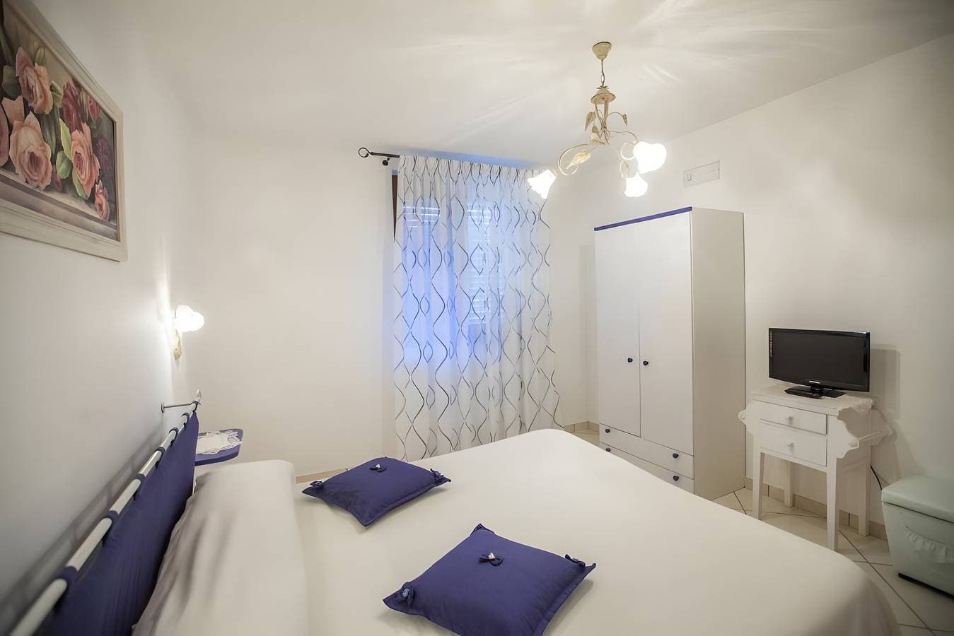 Foto 6 von 23: Zimmer 'Haidi House - Camera Blu' mit Bergblick
