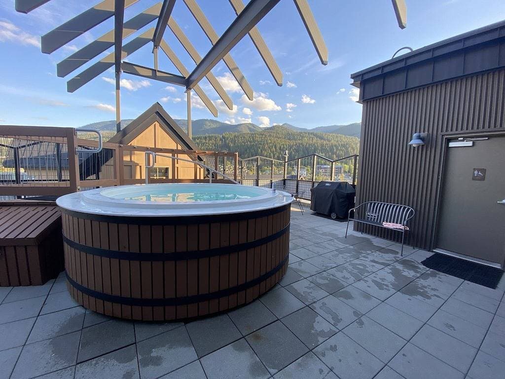 Foto 4 von 22: Shared Roof Top Hot tub Silver Mtn en suite listed