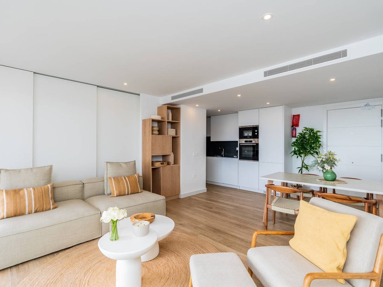 Foto 9 von 36: Moderne Wohnung in Estepona, Lagunenzugang, 2 Schlafzimmer