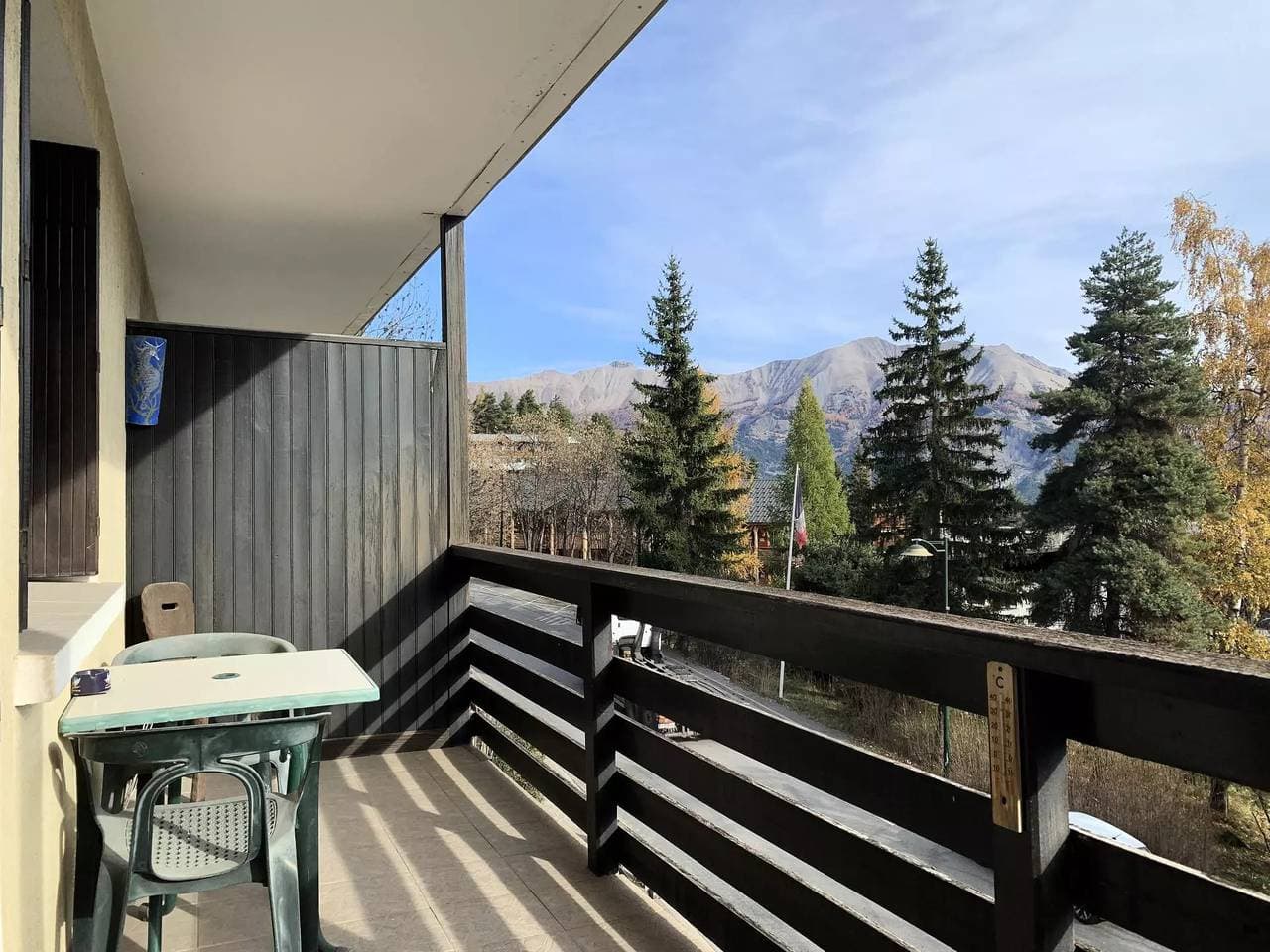Foto 10 von 13: Studio von 34m2, 4 Personen belichtet Ost, Balkon mit schöner Aussicht auf das Tal