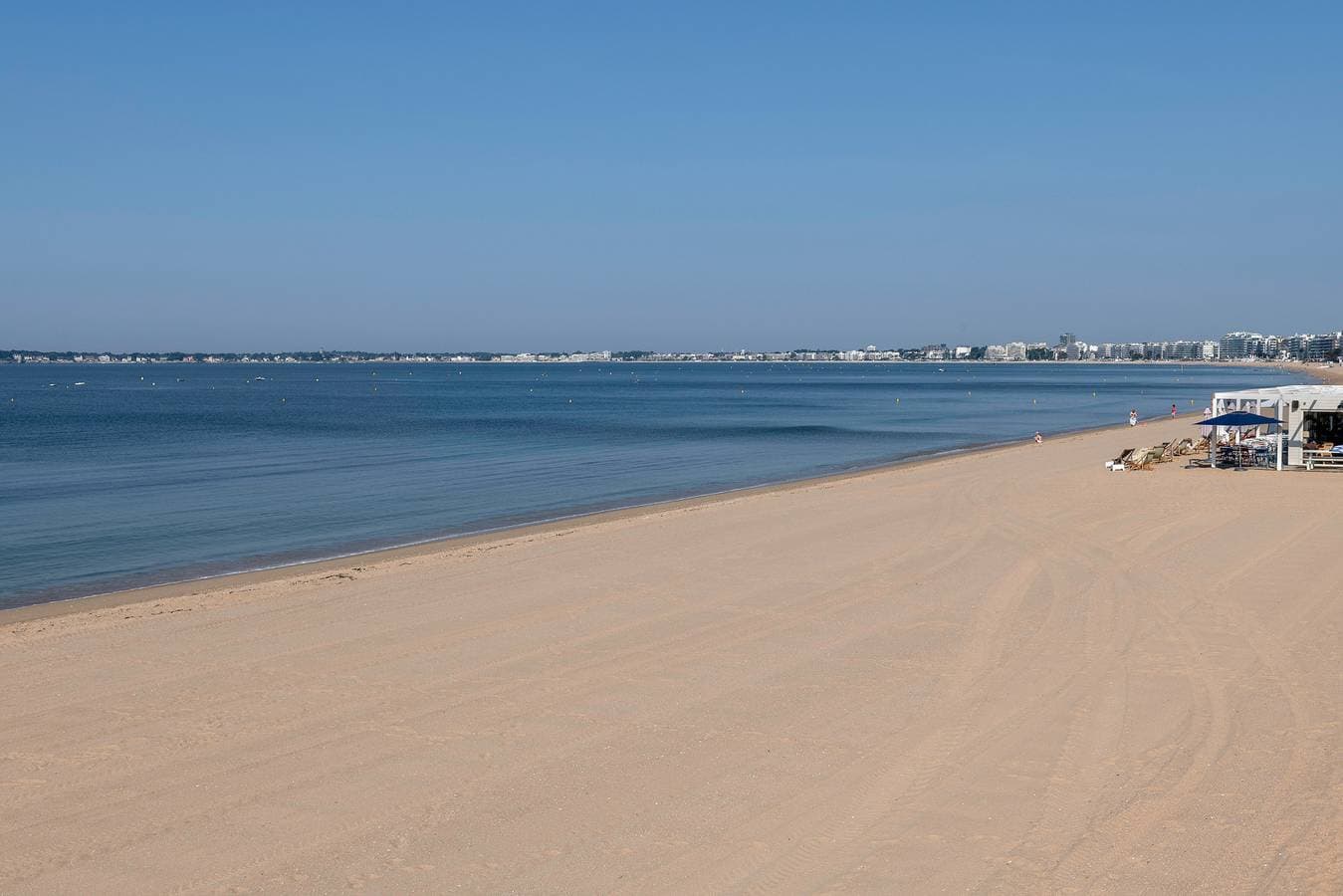 Foto 12 von 13: À 40m de la plage, pieds dans l'eau, studio pour 4