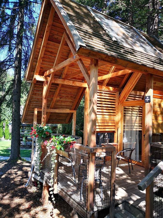 Foto 2 von 32: Tree House with Wooden Tub
