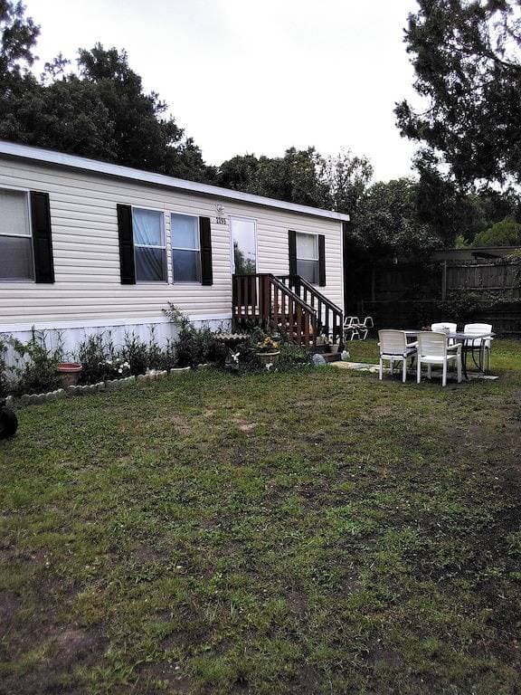 Foto 6 von 30: High & Dry with a full fenced yard for privacy