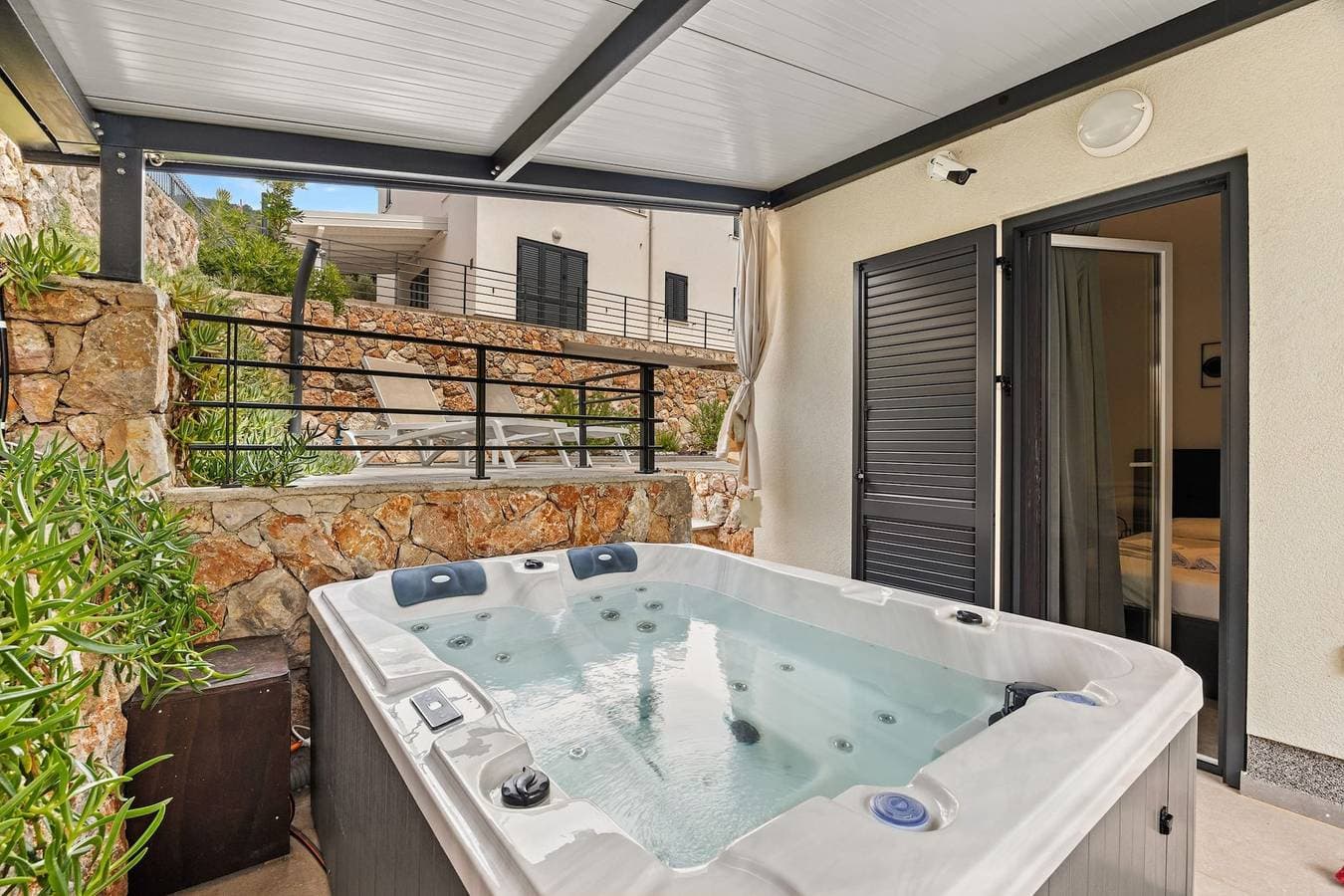 Foto 8 von 26: Crepsa Paradise with Jacuzzi - Couple Getaway