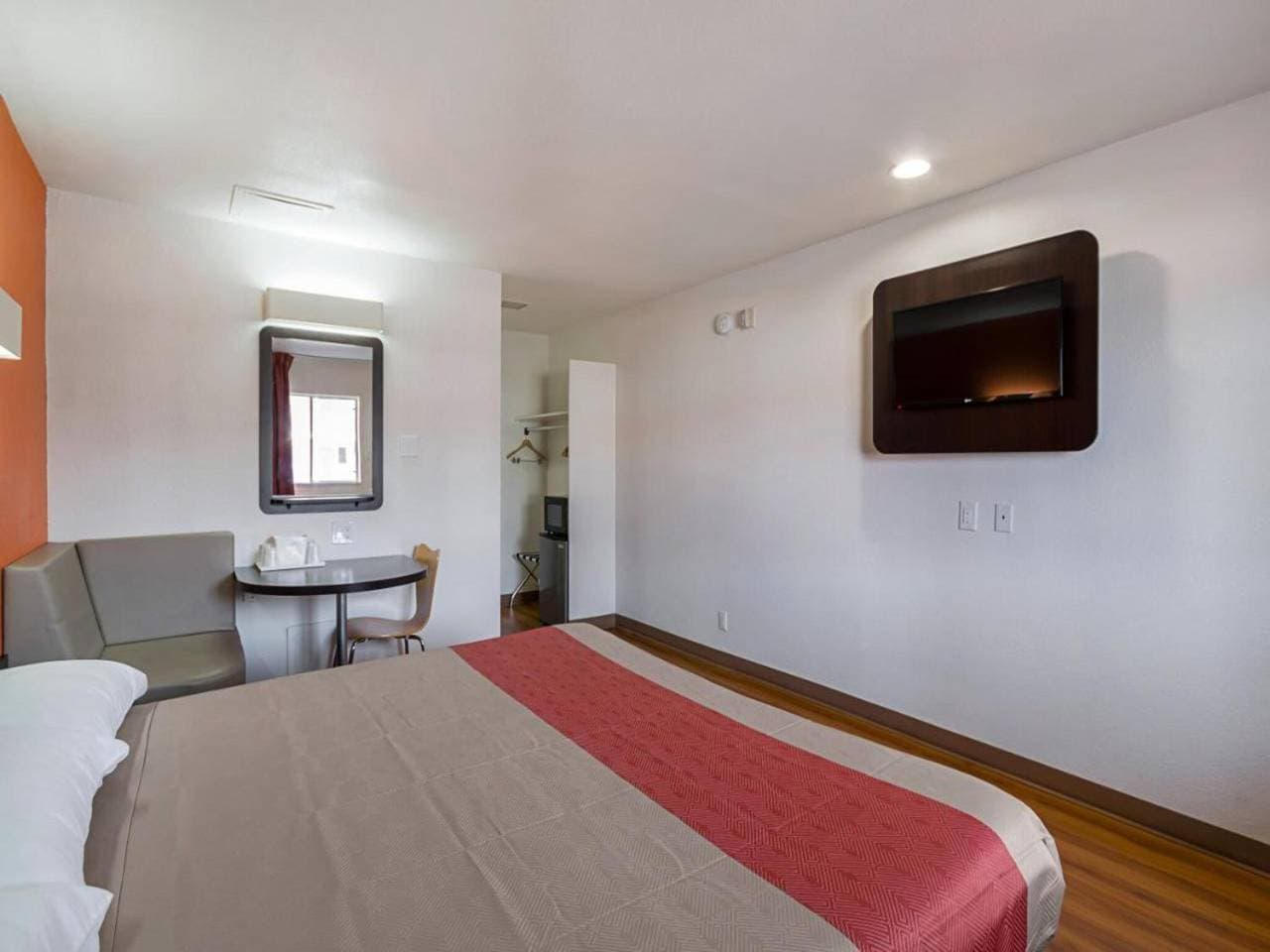 Foto 9 von 32: Helles Kingsize-Bett | Nsmk, Micfridge