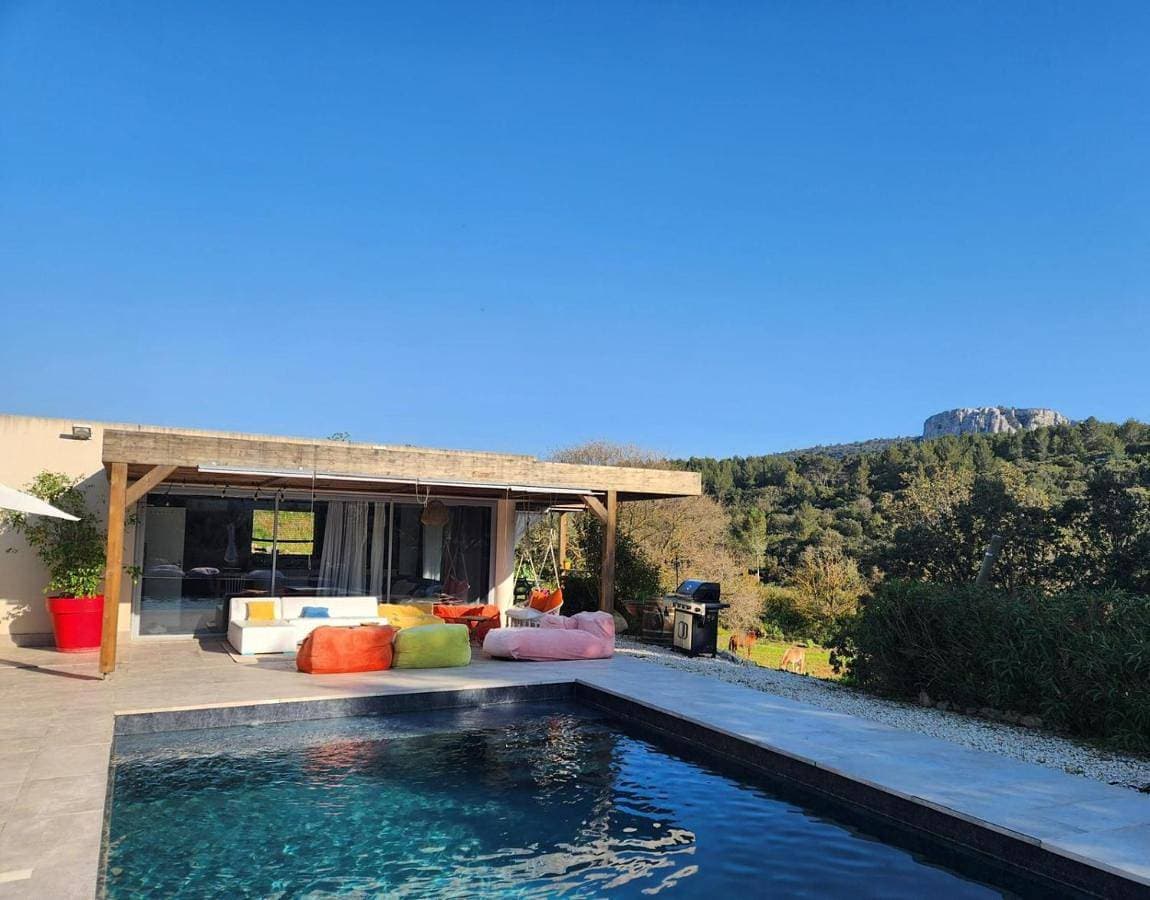 Piscine chauffée dans les vignes 1