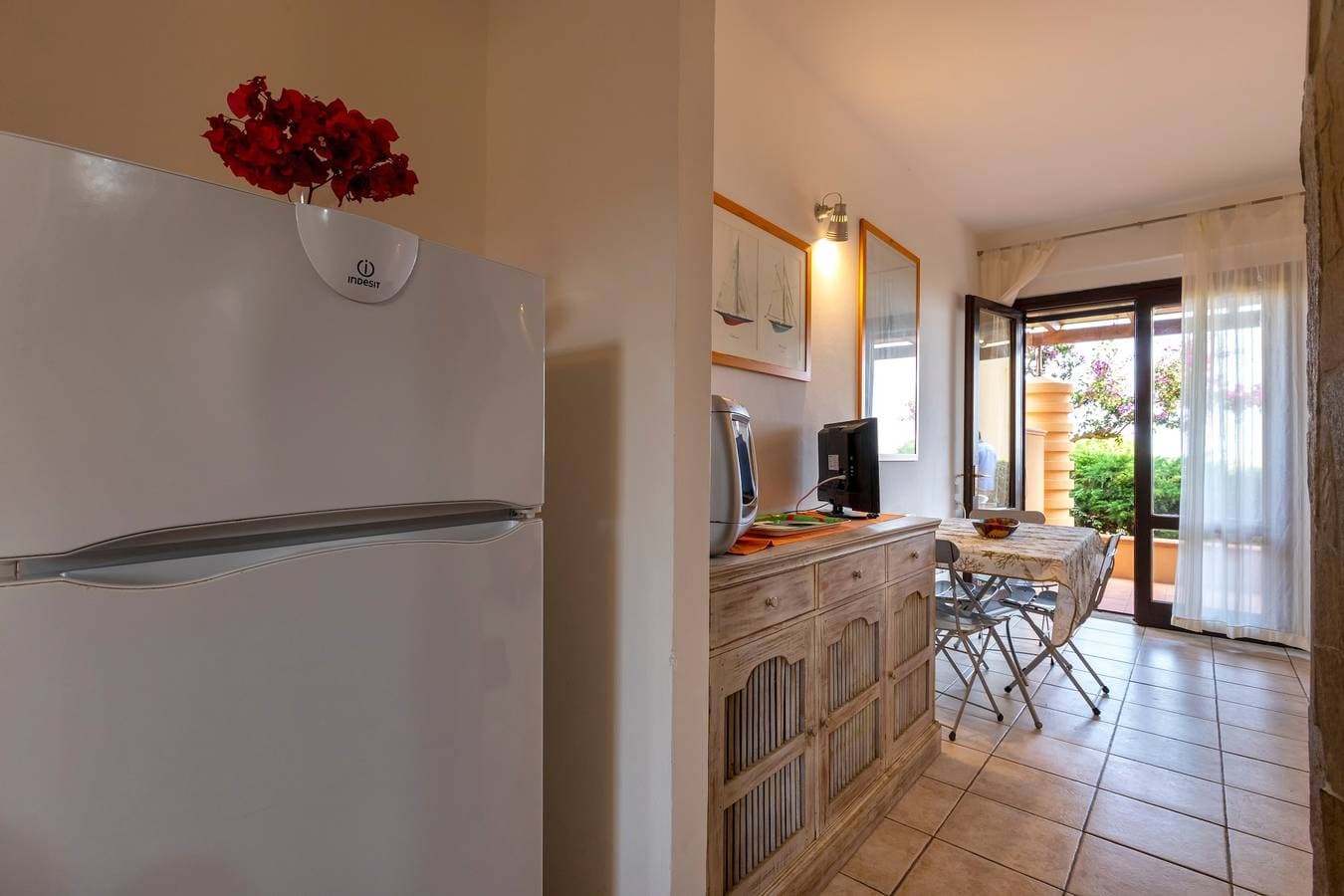 Foto 9 von 19: Ferienhaus "Pergola 708" wenige Meter vom Strand entfernt mit Klimaanlage und privater Terrasse