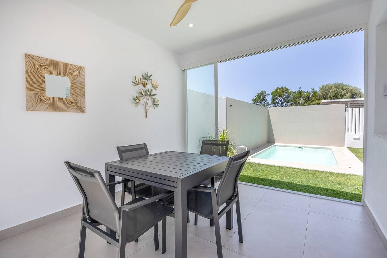 Foto 3 von 26: Casita Meraki 3 mit beheiztem Innenpool, Garten, Terrasse und WLAN