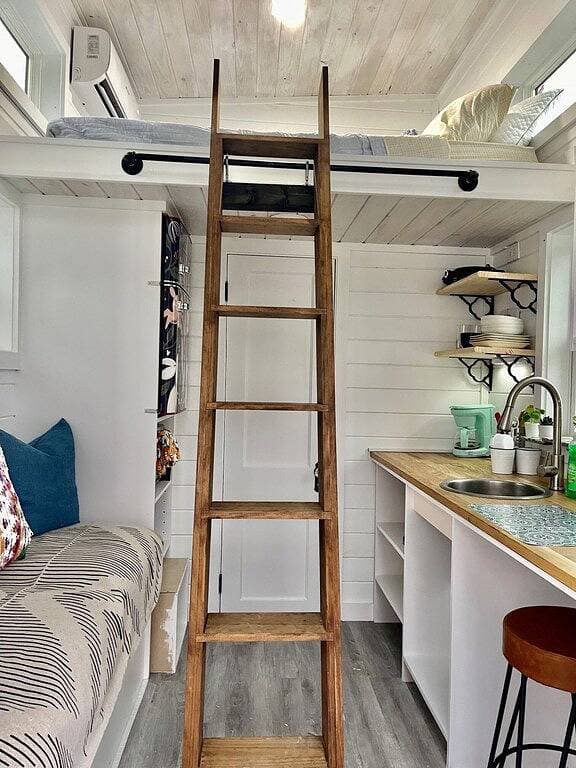 Foto 7 von 14: Houston Tiny Home Micro Home, Amazing Home Stay