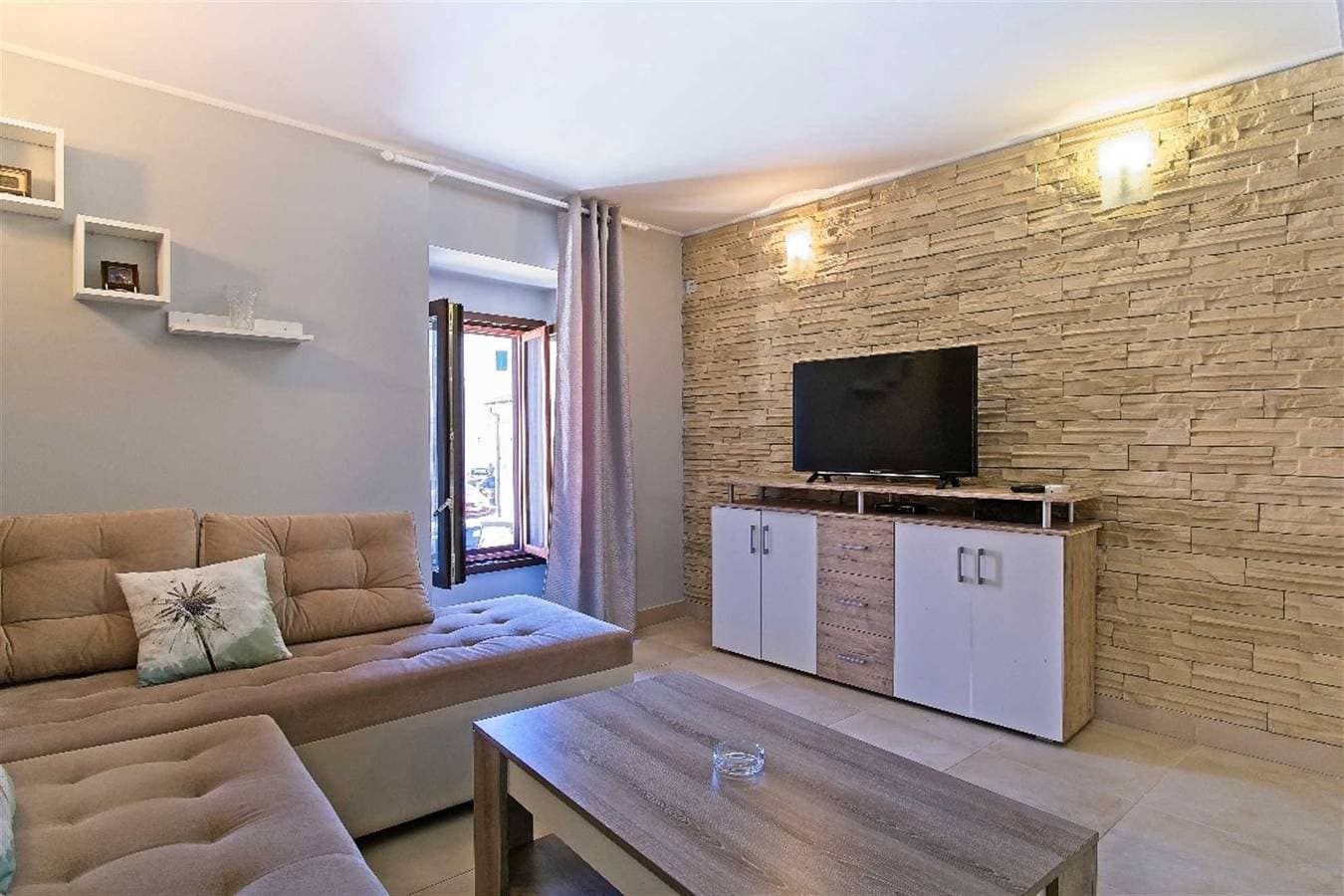 Foto 4 von 18: Apartment mit einem Schlafzimmer im Zentrum von Veli Losinj