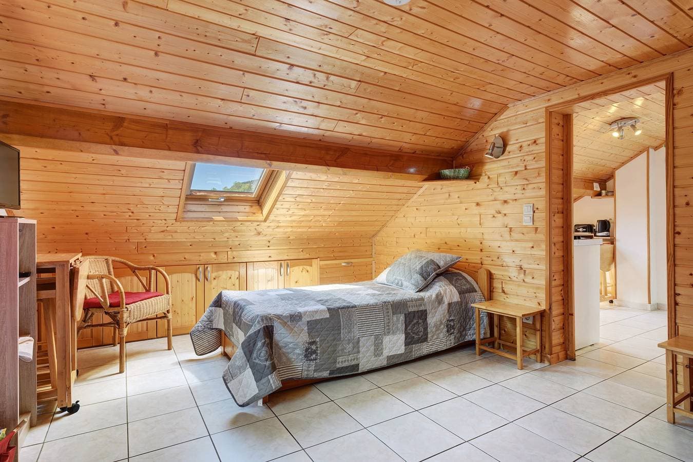 Foto 3 von 33: Gästezimmer „La Rossinière“ mit Bergblick, privater Terrasse und WLAN