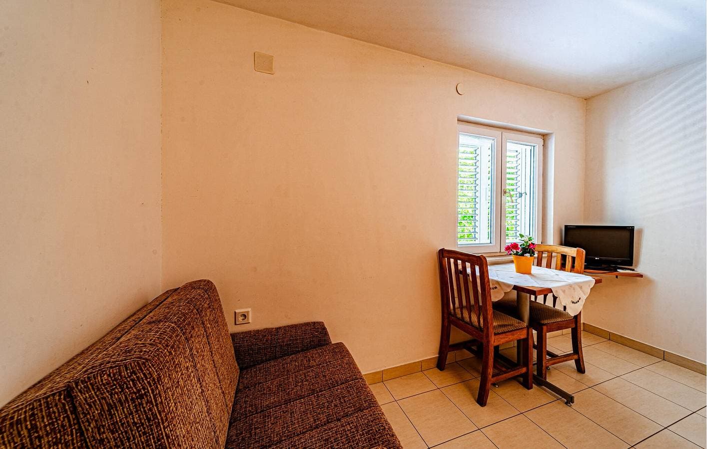Foto 4 von 19: Gemütliche Ferienwohnung mit Terrasse, WLAN und Parkplatz in der Nähe des Strandes Tri Žala