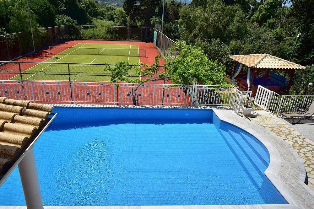 Familienfreundliche Luxusvilla direkt am Strand mit eigenem Tennisplatz, Pool, Whirlpool ... 1