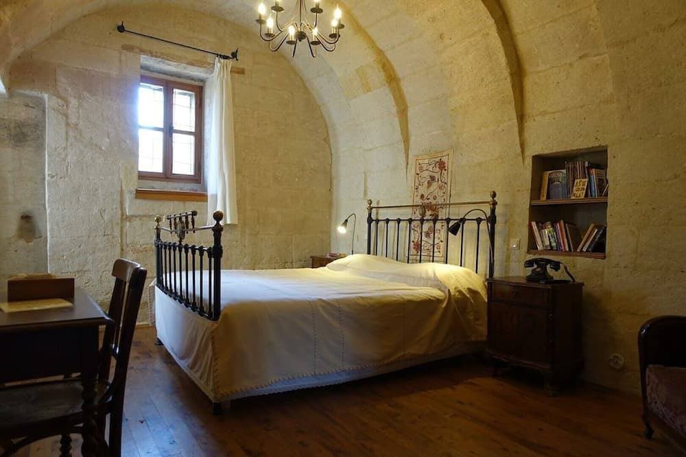 Foto 3 von 14: 3-Bedroom Stone House with a View