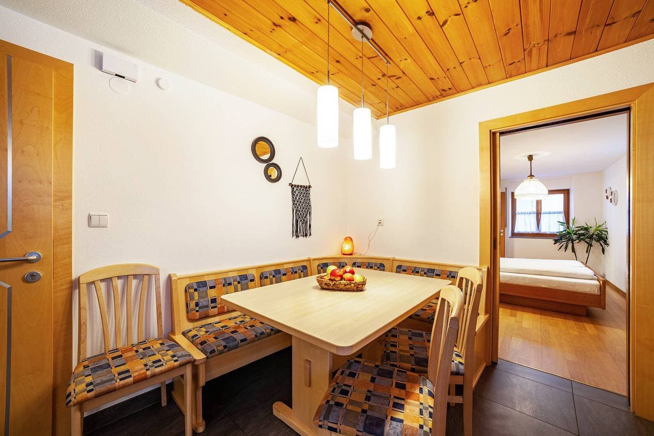 Foto 5 von 19: Ferienwohnung "Schnalserhof Gravensteiner, Gemeinschaftsterrasse und WLAN