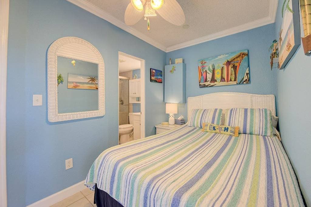 Foto 3 von 28: Pompano Beach Florida Beachfront Condo voll ausgestattete Küche