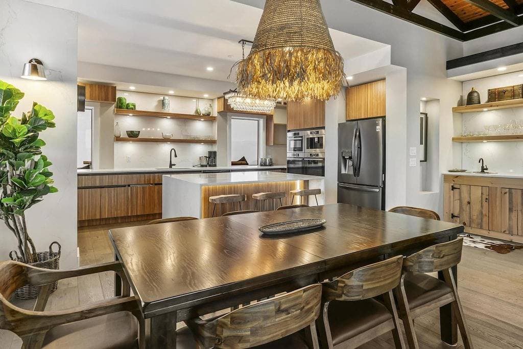 Foto 5 von 40: Chalet Monashee-Brand New High End w/Amazing Views