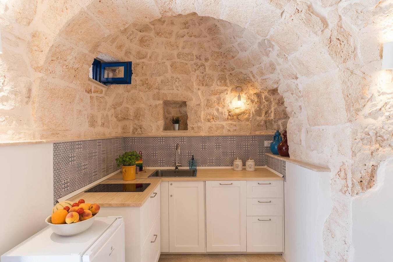 Foto 11 von 33: Trulli Scacciapensieri mit privatem Pool in der apulischen Landschaft