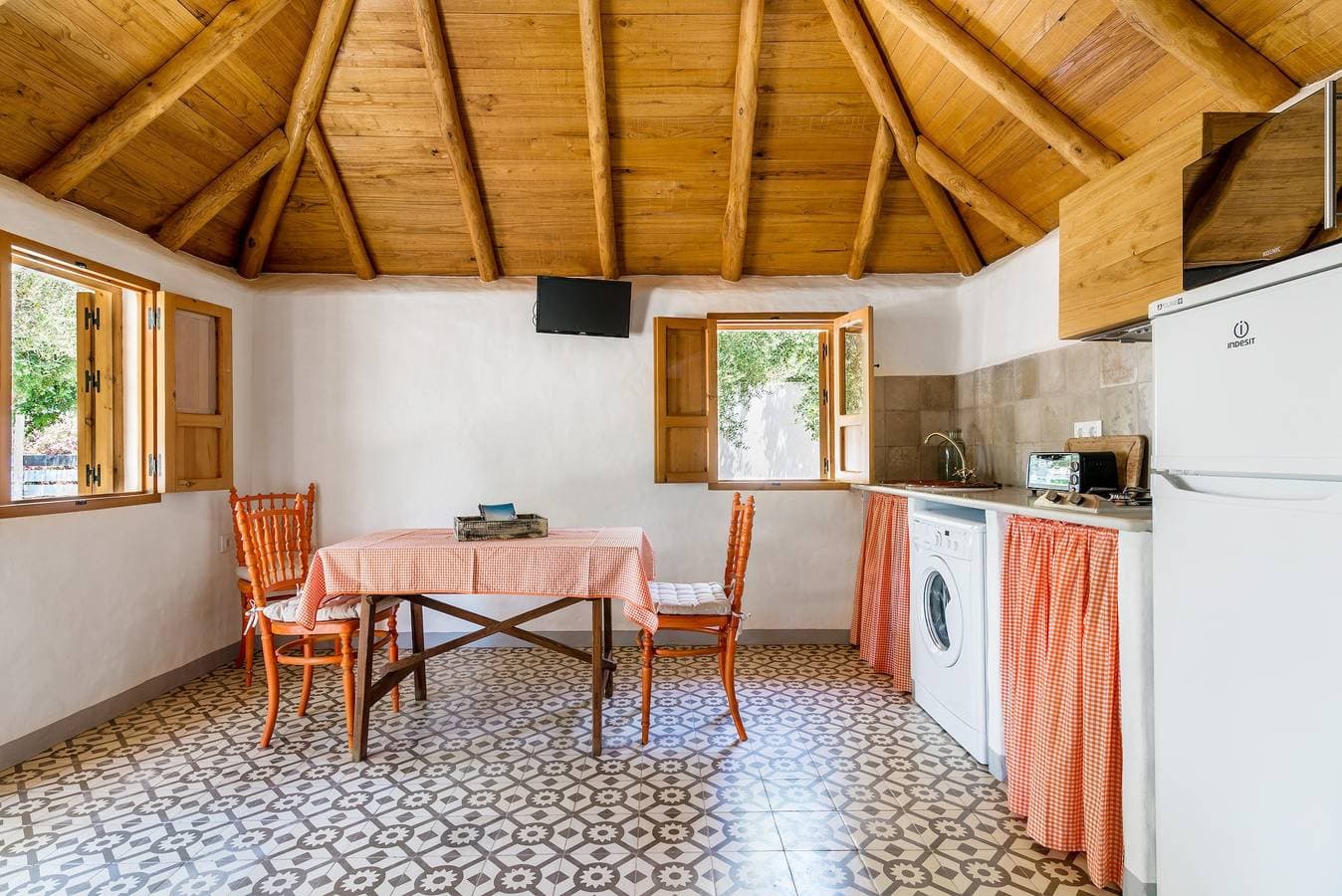 Foto 5 von 26: Studio „Casita Estudio El Castaño“ mit privatem Pool, Terrasse und WLAN