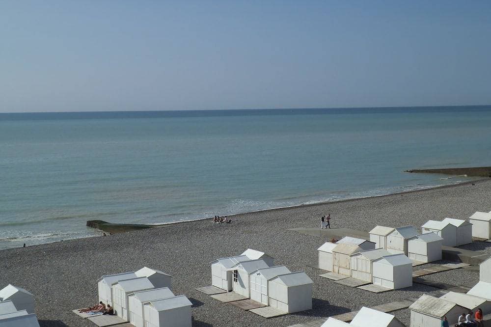Foto 13 von 13: Das Boot Helle Wohnung mit Blick auf das Meer und den Strand