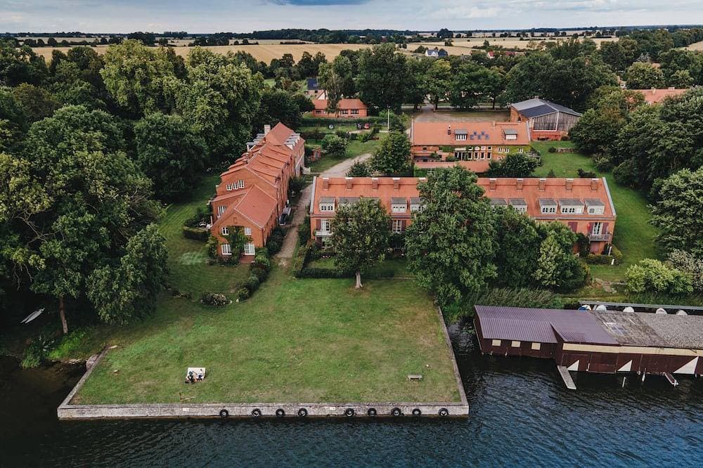 Giebelwohnung auf Gutshof. Idyllische Lage am Ruppiner See 1 Std. vor Berlin 1