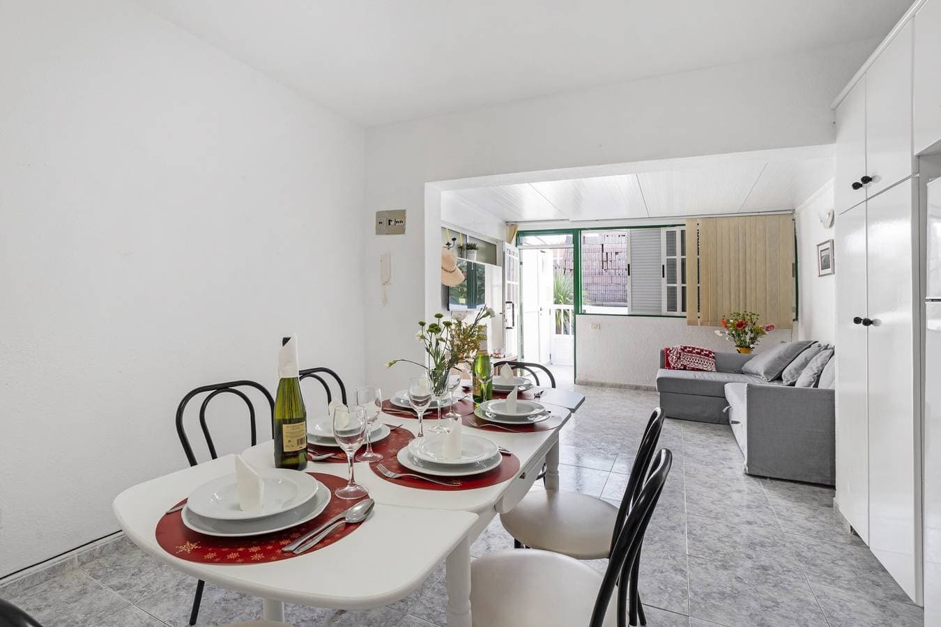 Foto 13 von 35: Ferienwohnung „Poris“ mit beheiztem Pool, privater Terrasse & WLAN